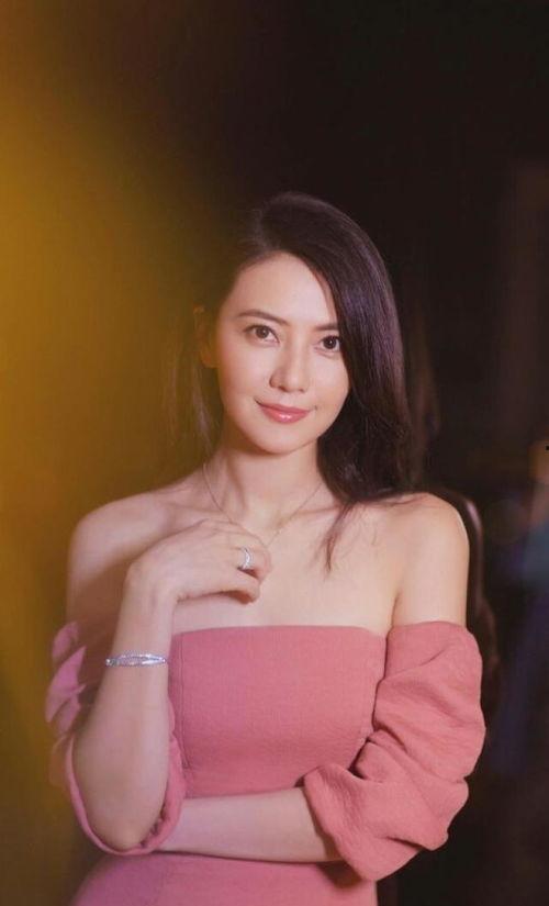 娱乐大爆料陈法蓉视频,娱乐大爆料背后的惊人真相